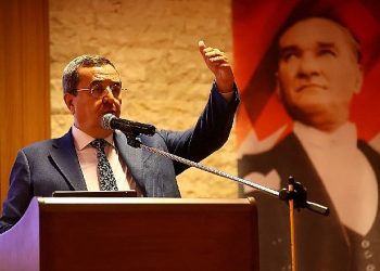 Batur: Muhtarlarımızla birlikte omuz omuza çalışıyoruz