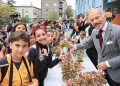 Bayrampaşa’da okullar begonya ile renklendi