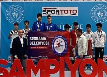 Bergama Belediyesi Badminton Ekibi Muvaffakiyetten Muvaffakiyete Koşuyor
