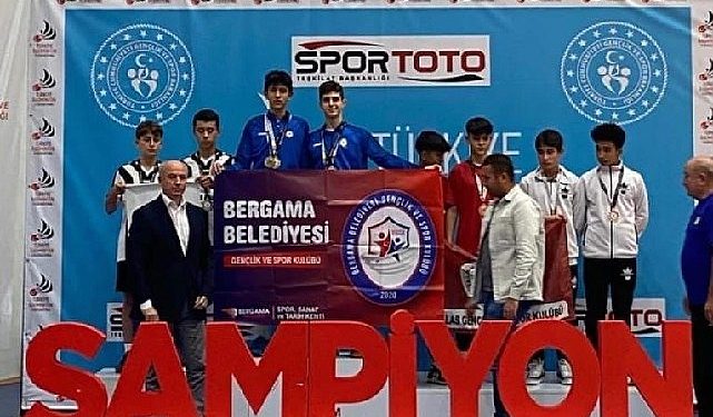 Bergama Belediyesi Badminton Ekibi Muvaffakiyetten Muvaffakiyete Koşuyor