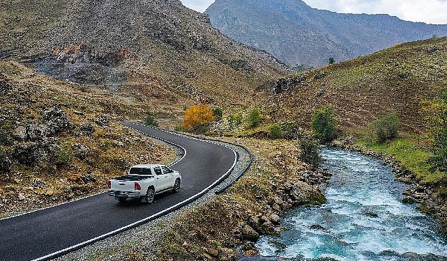 Büyükşehir Belediyesi Bahçesaray Subaşı Yolunu Asfaltladı