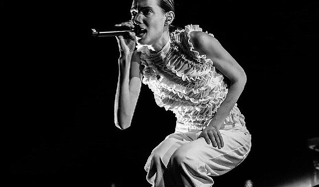 Charlotte Cardin Kuvvetli PSM’de Bir Defa Daha Hayranlarıyla Buluştu