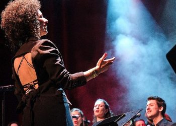 Chromas, Dönemin Birinci Konseri için 12 Ekim’de Das Das Sahnesi’nde