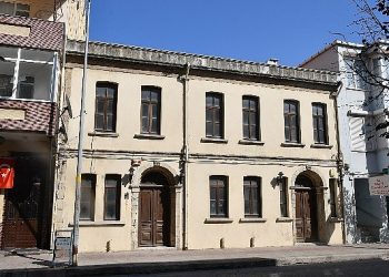 Cumhuriyet Bayramı coşkusunu istasyonlarına taşıyan OPET, Eceabat Maydos Karargâhı’nı 100. yıl anısına restore ediyor