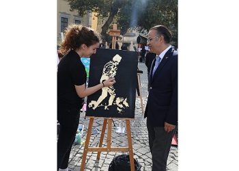 Cumhuriyetimizin 100 Yılına Özel Sonsuzluk Temalı Canlı Performans Fotoğraf Aktifliği Konak Meydanı’nda Gerçekleştirildi