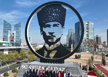 Cumhuriyet’in 100. Yılına armağan dev Atatürk anıtı