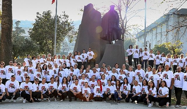 Cumhuriyetin 100. Yılında Mudanya’da 100 Kişi ile Zeybek