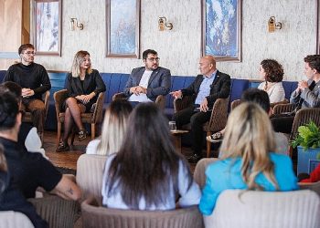 Cumhuriyet’in 100’üncü yılında meclis koltuklarında gençler ve çocuklar oturacak