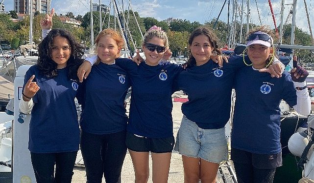 Deniz Kızı Cumhuriyet Kupasının sahibi Samsun Bayan Yelken Kadrosu oldu