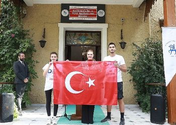 Deü öğrencileri cumhuriyet için yürüdü