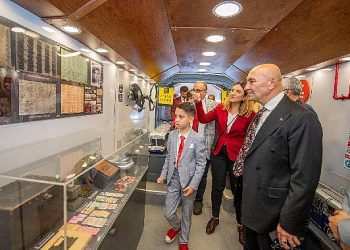 ESHOT’tan Cumhuriyet’in 100. yılına özel gezici stant