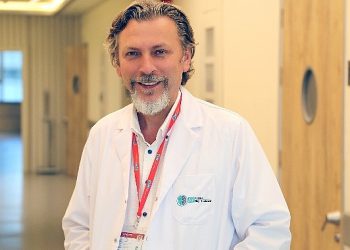 Estetik ameliyatlara karşın vücutlarından şad değiller