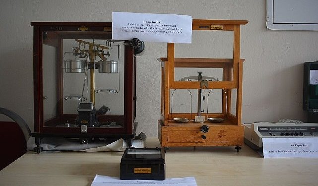 EÜ’de “Cumhuriyet Periyodunda Temel Bilimlerde Kullanılan Tarihi Cihazlar” Standı