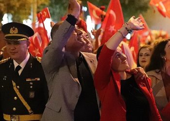 Gemlik’te Cumhuriyet Coşkusu Cadde ve Meydanlara Sığmadı