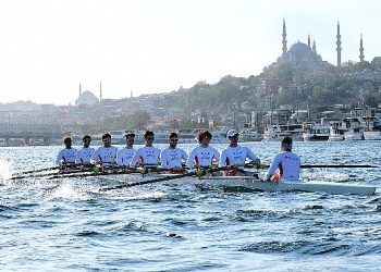Genç sportmenler Cumhuriyet’in 100. Yılında dostluk için 10. defa kürek çekti