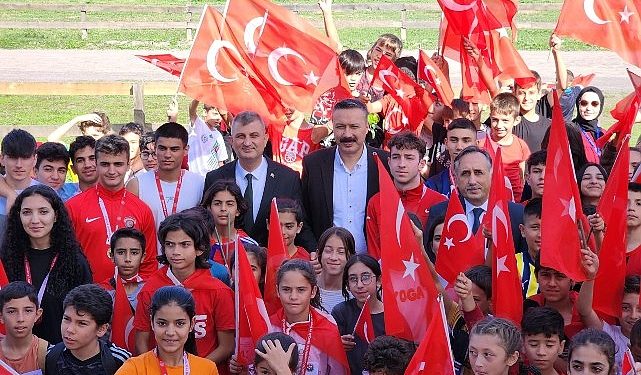 Gölcük’te öğrenciler 100.yıl coşkusu için koştu