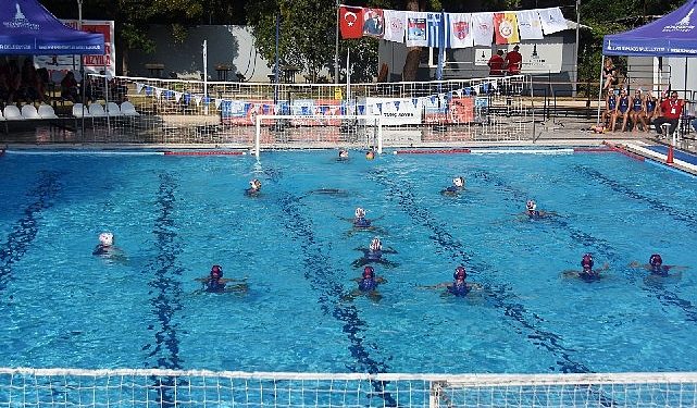 Havuzda büyük heyecan başladı