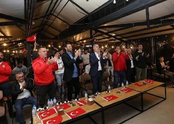 İnegöl Tribününde Ulusal Coşku