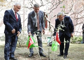 İsviçre büyükelçisi’nden Ankara üniversitesine 100.yıl fidanı