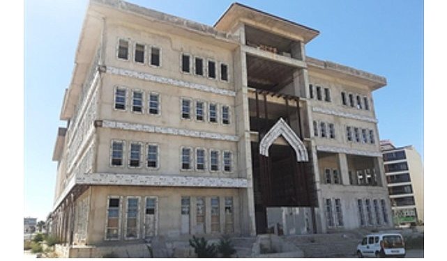 İzmir Büyükşehir Belediyesi öğrencilerin barınma muhtaçlığı için kolları sıvadı