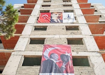 İzmir sarsıntısında hayatını yitirenler unutulmadı