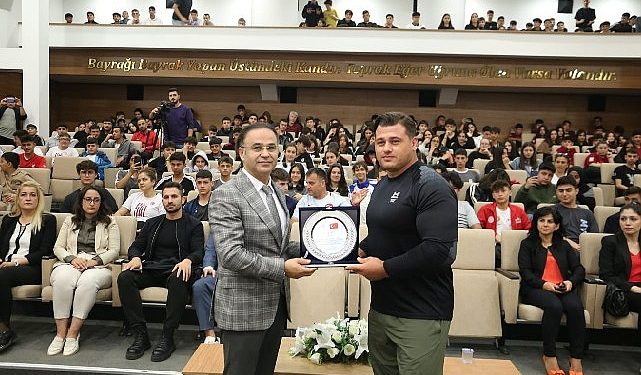 İzmir Vilayet Ulusal Eğitim Müdürlüğü Cumhuriyetin 100 Yılı Kutlamaları Kapsamında Ulusal Gururumuz İstek Kayaalp Öğrencilerle Buluştu