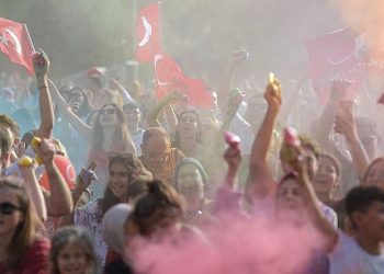 İzmirli gençler 100’üncü yıla Kültürpark’ta merhaba dedi