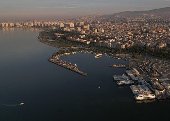 İzmirli sportmenler Körfez’in keyfini sürüyor