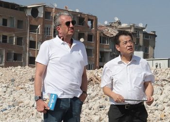 Japon Sarsıntı Uzmanı Yoshinori Moriwaki zelzele bölgesinde, özel tır “Kaşif”le eğitimlere başladı