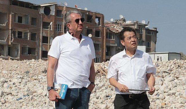 Japon Sarsıntı Uzmanı Yoshinori Moriwaki zelzele bölgesinde, özel tır “Kaşif”le eğitimlere başladı