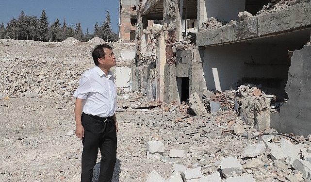 Japon Sarsıntı Uzmanı Yoshinori Moriwaki Zelzele Bölgesinde, Özel Tır “Kaşif”le Eğitimlere Başladı