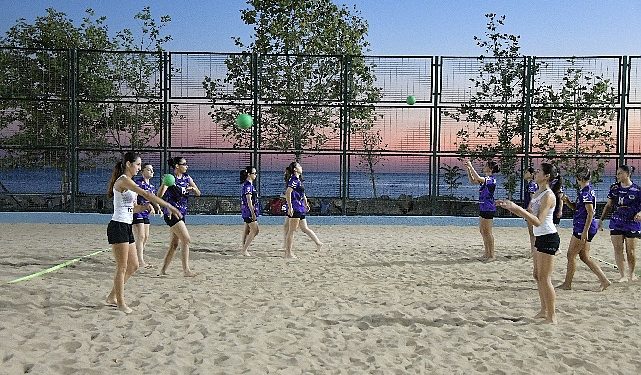 Kadıköy Belediyesi, Plaj Hentbolu Şenliği Düzenliyor