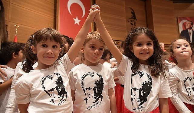 Kadıköy’de çocukların 100. yıl Cumhuriyet coşkusu