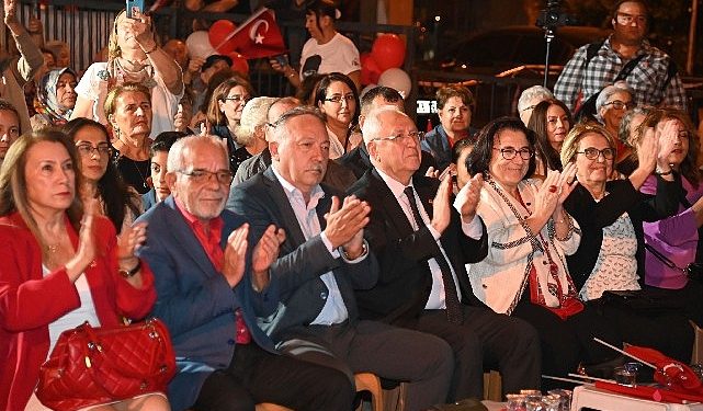 Karabağlar Belediyesi ve ADD Şubesi’nin düzenlediği 100 yıl kutlaması coşkuyla yapıldı