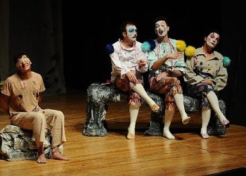 Karşıyaka Belediye Tiyatrosu “Vahşi Komedi” ile Perde Açtı