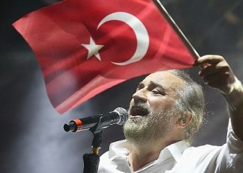 Karşıyaka’da Volkan Konak ile Cumhuriyet şöleni