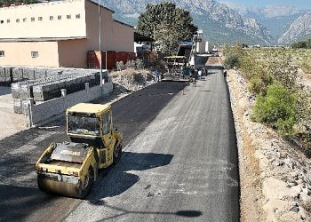 Kemer’de alt yapı sonrası asfalt çalışması başladı