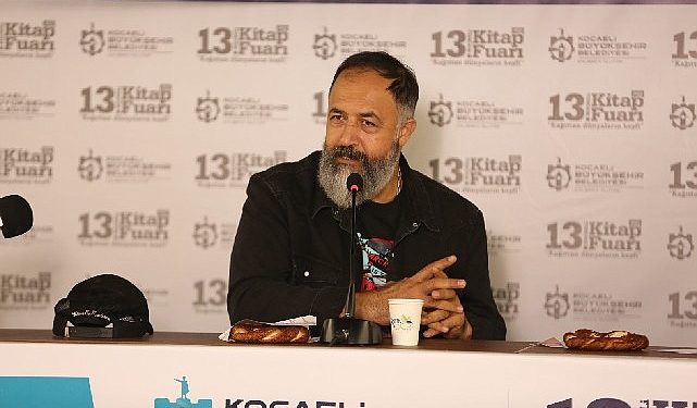 Kitap Fuarında çay simit eşliğinde sohbet