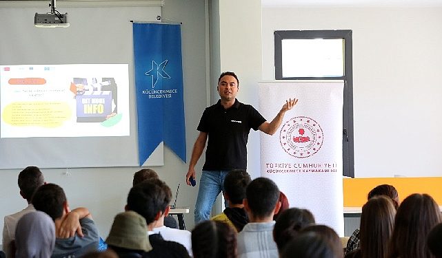 Küçükçekmeceli Gençler Erasmus Günlerine Ağır İlgi Gösterdi