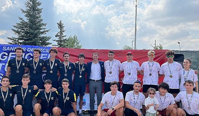 Kürekte Gençlerin Gayreti Nefes Kesti