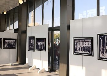 Lider Çerçioğlu Atatürk fotoğrafları standı’nın açılışını yaptı