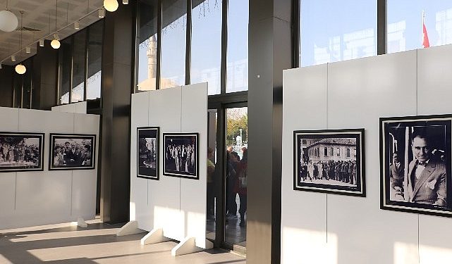 Lider Çerçioğlu Atatürk fotoğrafları standı’nın açılışını yaptı