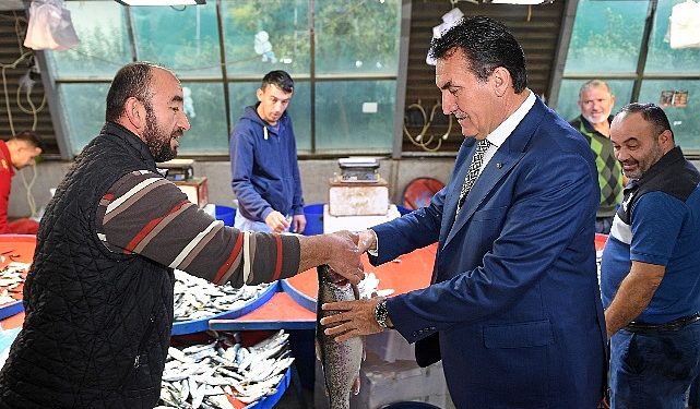 Lider Dündar, Pazarcı Esnafını Yalnız Bırakmıyor