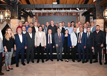 Lider Muhittin Böcek Muhtarlar Günü’nü kutladı