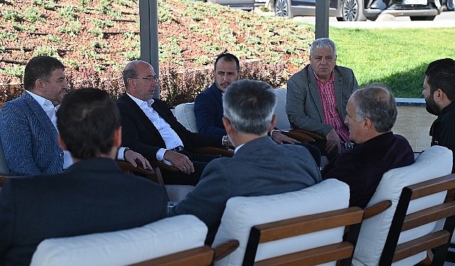 Lider Pekyatırmacı Basın Mensuplarıyla Bir Ortaya Geldi