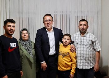 Lider Savran konut ziyaretlerinde bulundu