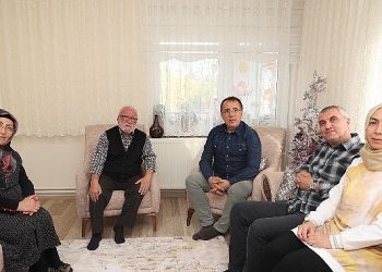 Lider Savran konut ziyaretlerini sürdürüyor