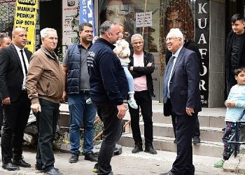 Lider Selvitopu halkla bağını koparmıyor