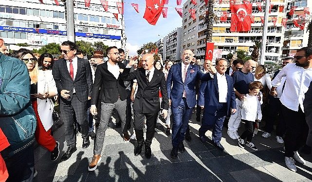 Lider Soyer: “Biz İzmir’iz biz Cumhuriyetiz”