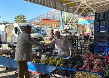 Lider Topaloğlu’ndan Pazar Esnafı Ziyareti